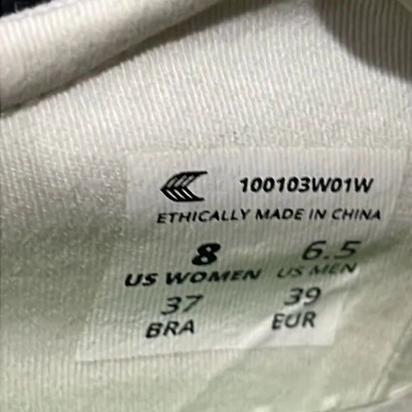 🔥🔥 CARIUMA OCA Low Top Off-White Canvas Sneakers Shoes Women Sz 8 - EUC