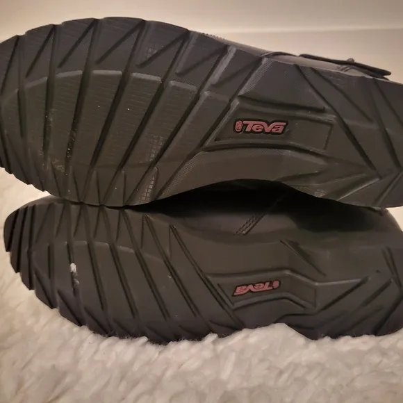 😍 NEW Teva Waterproof Leather Boots with Wool Accent! Unique must see! Size 5.5