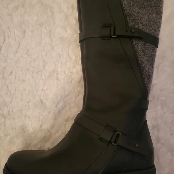 😍 NEW Teva Waterproof Leather Boots with Wool Accent! Unique must see! Size 5.5