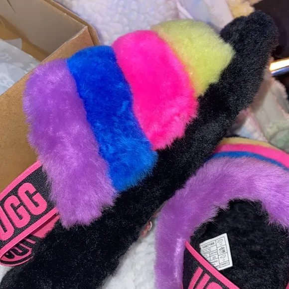 🪼[ UGG ] Fluff Yeah Slide Black/ Taffy Pink Multi