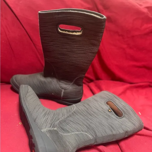 - Womens like new BOGS size 7 insulated  Gray Boots