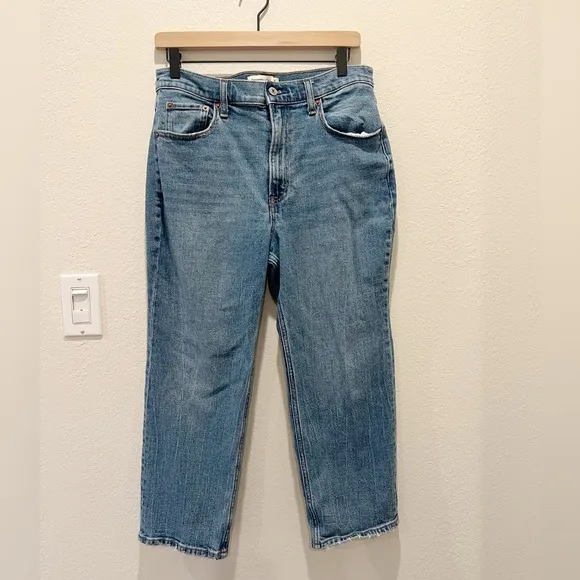 ABERCROMBIE &amp; FITCH Ultra High Rise Ankle Straight Jeans Medium Wash 30XS