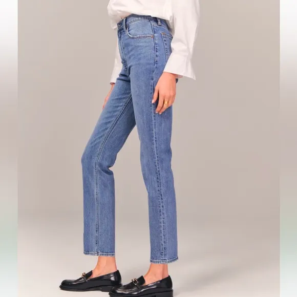 ABERCROMBIE &amp; FITCH Ultra High Rise Ankle Straight Jeans Medium Wash 30XS