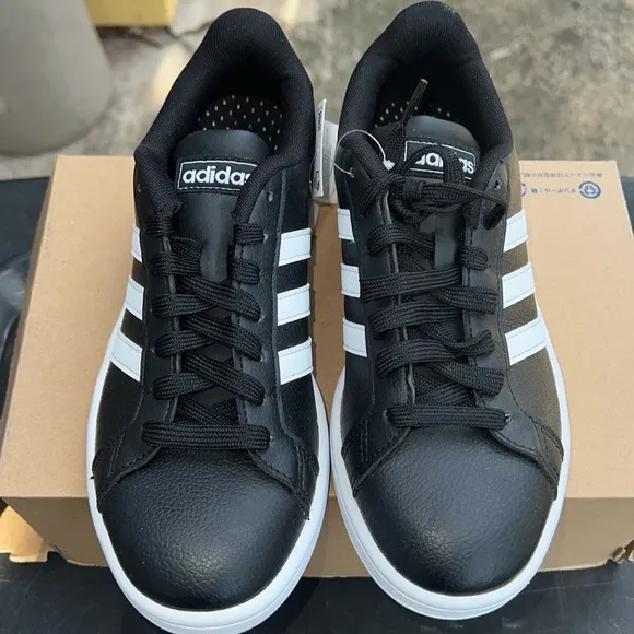 Adidas boys Grand Court sneakers shoes Sz 4.5Y