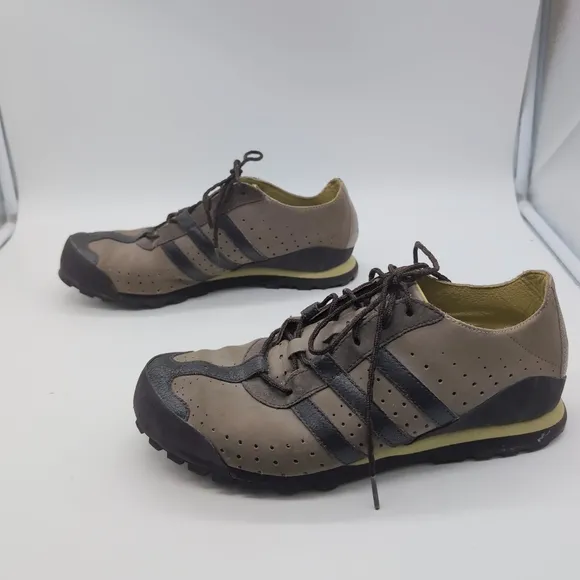 Adidas Daroga Men's sz 10 Tan and Black Outdoor Shoes Vintage