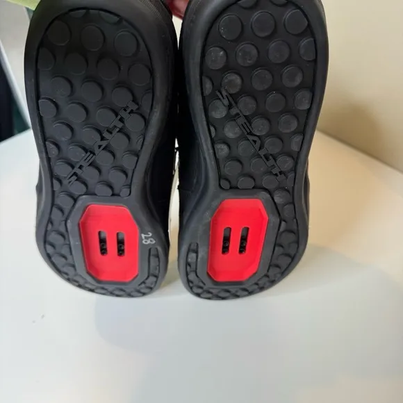 Adidas Five Ten Hellcat Mountain Bike Shoes size 9