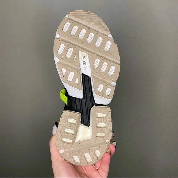 𝅺adidas POD-S3.1 Traffic Warden Running Shoes
