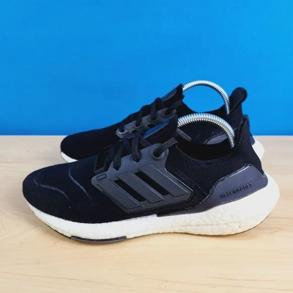 Adidas Ultraboost 22 mens Size 9 Running Shoes Core‎ Black White Training GX3062