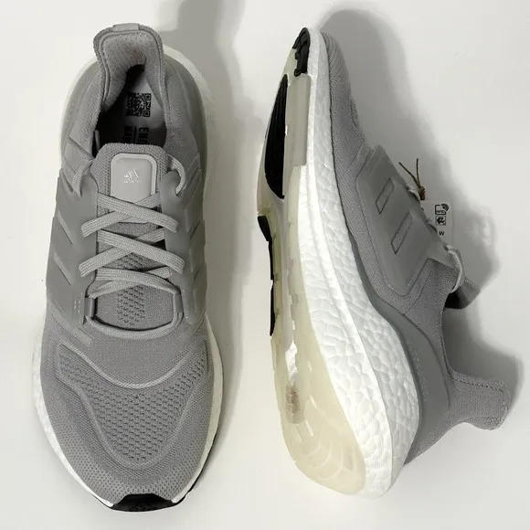 Adidas Ultraboost 22 Women’s Size 9 Gray Running Shoes Sneakers GX5594