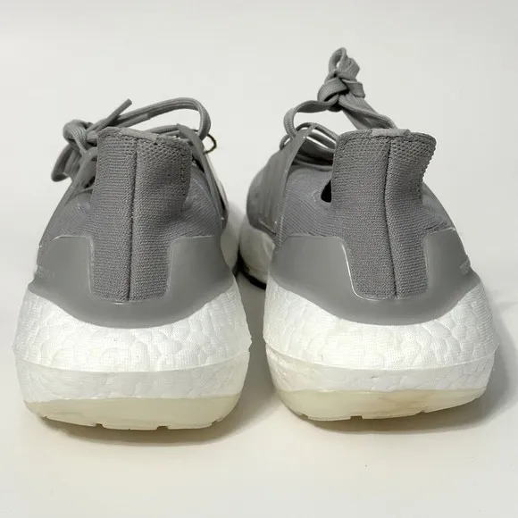 Adidas Ultraboost 22 Women’s Size 9 Gray Running Shoes Sneakers GX5594