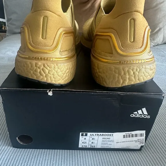 ADISAS ULTRA BOOST 20’