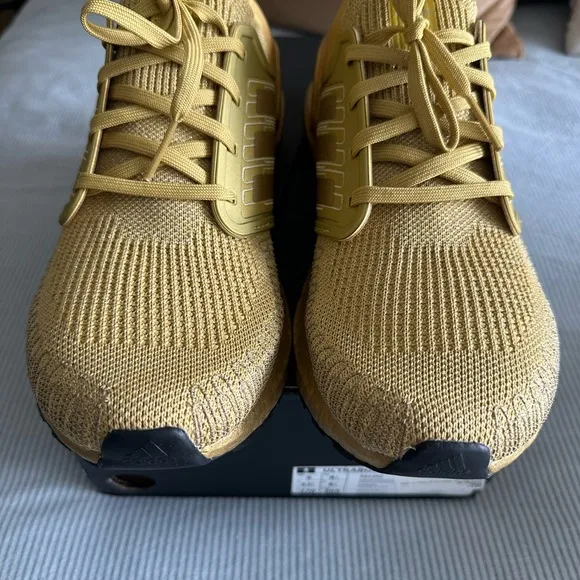 ADISAS ULTRA BOOST 20’