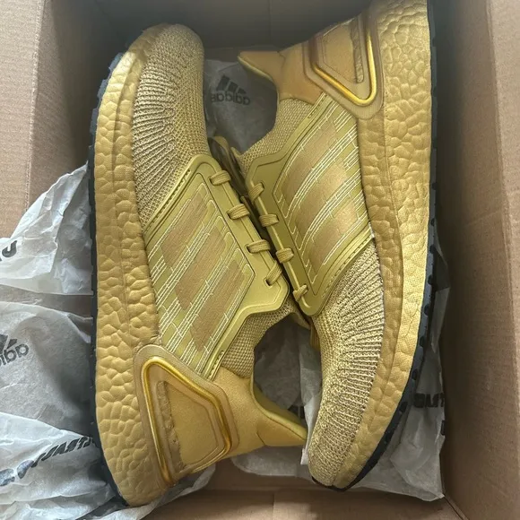 ADISAS ULTRA BOOST 20’