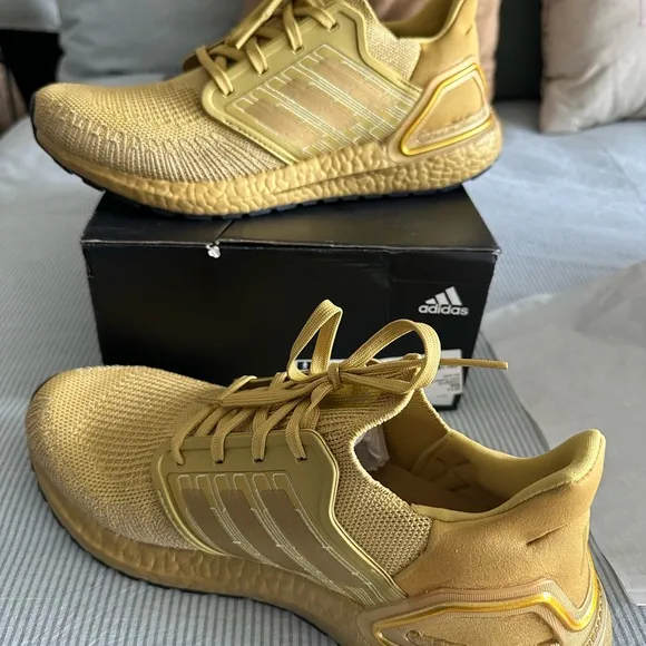 ADISAS ULTRA BOOST 20’