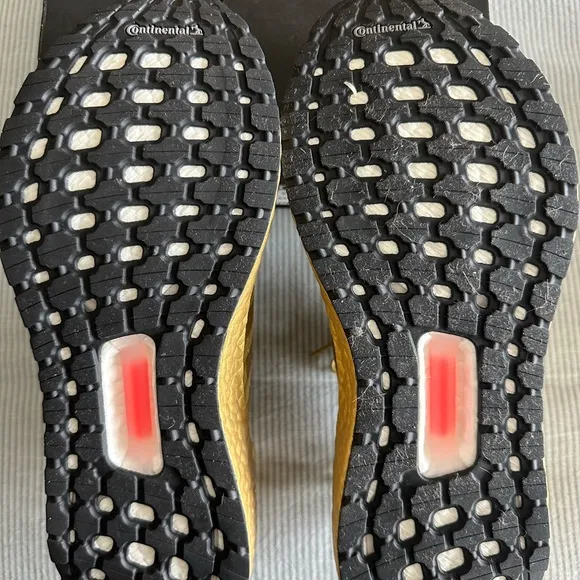 ADISAS ULTRA BOOST 20’