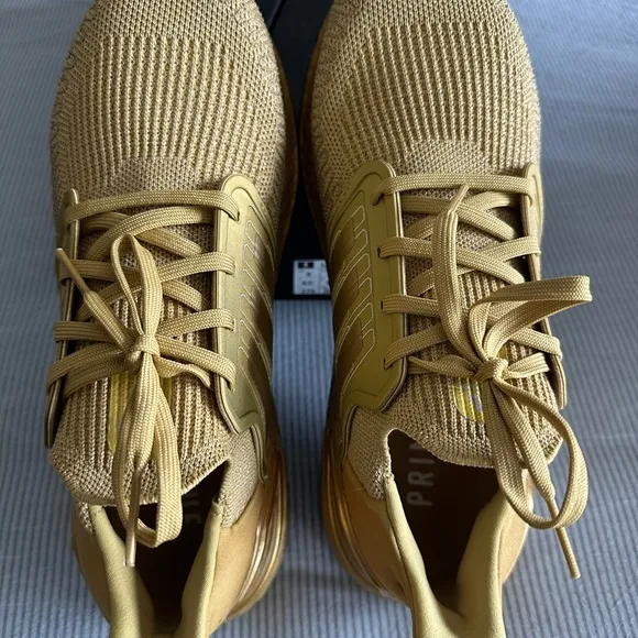 ADISAS ULTRA BOOST 20’