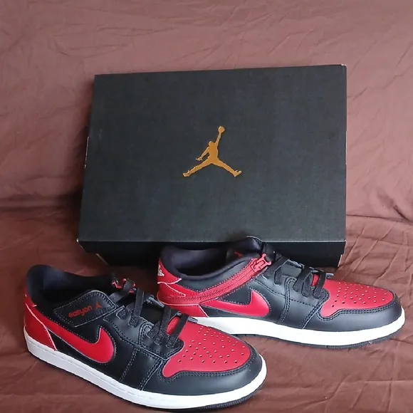 Air Jordan 1 Low Flyease Sneakers
