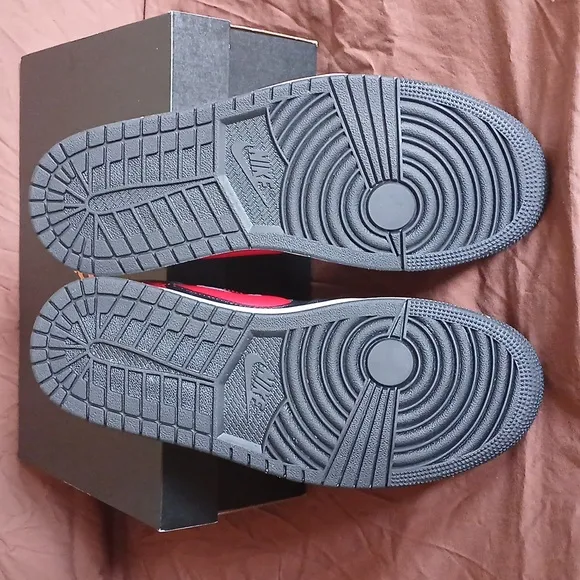 Air Jordan 1 Low Flyease Sneakers