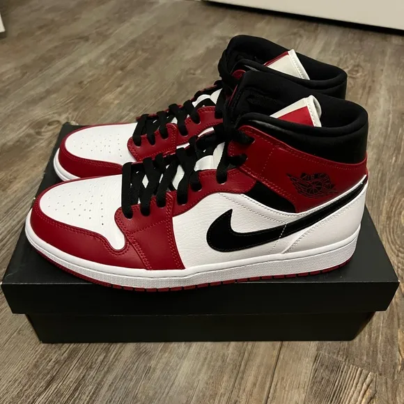 Air Jordan 1, Mens size 10.5, (New) Og all