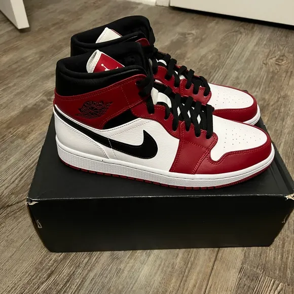 Air Jordan 1, Mens size 10.5, (New) Og all
