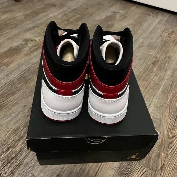 Air Jordan 1, Mens size 10.5, (New) Og all