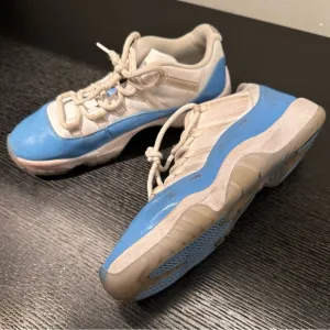 Air Jordan 11 Retro Low 'UNC' size 10.5