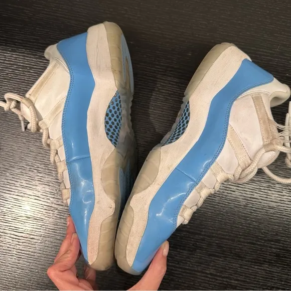 Air Jordan 11 Retro Low 'UNC' size 10.5