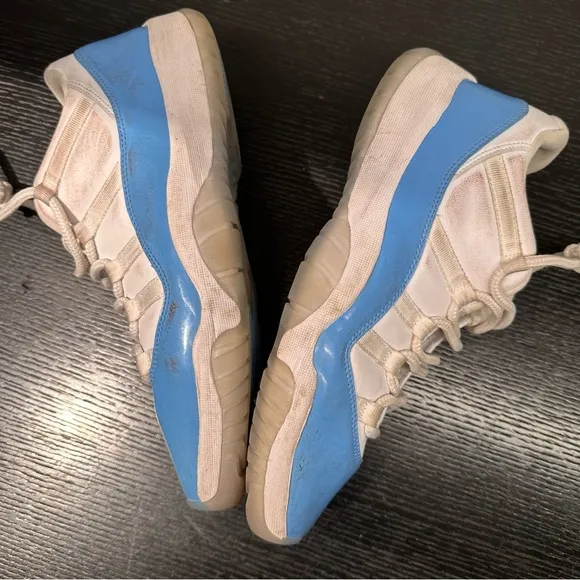 Air Jordan 11 Retro Low 'UNC' size 10.5