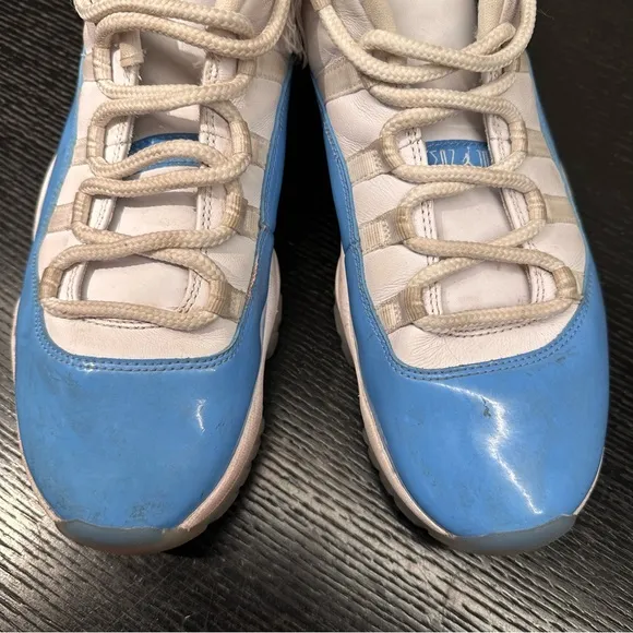 Air Jordan 11 Retro Low 'UNC' size 10.5