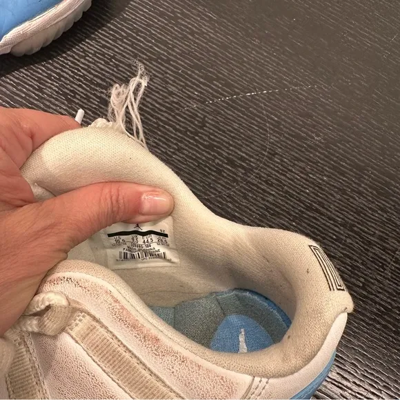 Air Jordan 11 Retro Low 'UNC' size 10.5