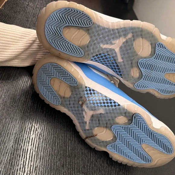 Air Jordan 11 Retro Low 'UNC' size 10.5