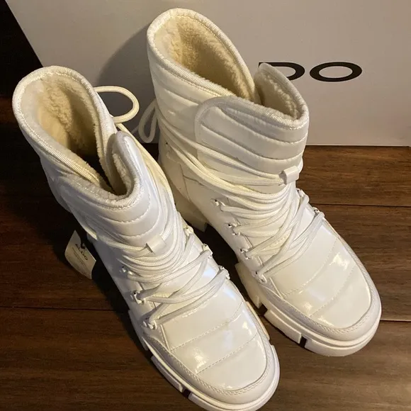 Aldo white boots.Size 9 Women’s .Warm.