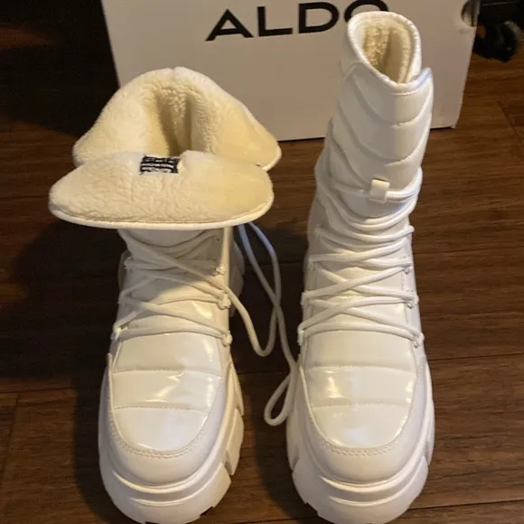 Aldo white boots.Size 9 Women’s .Warm.