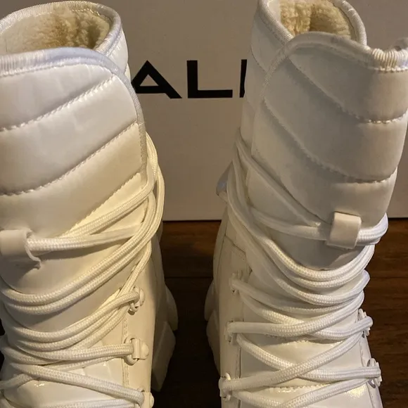 Aldo white boots.Size 9 Women’s .Warm.