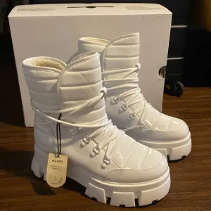 Aldo white boots.Size 9 Women’s .Warm.