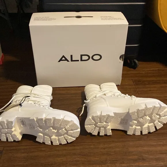 Aldo white boots.Size 9 Women’s .Warm.