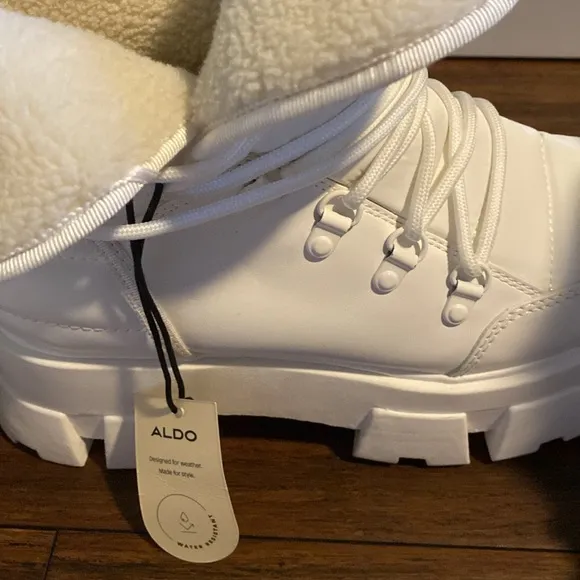 Aldo white boots.Size 9 Women’s .Warm.