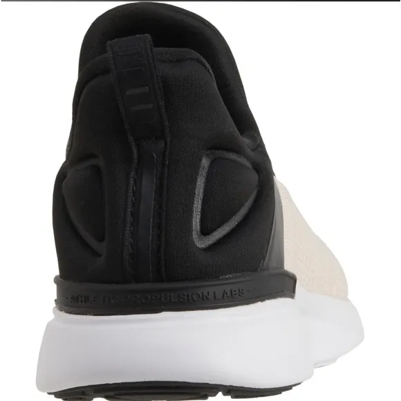 APL | Techloom Tracer training shoes