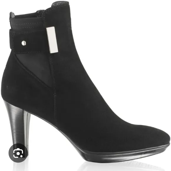 Aquatalia Neptune Suede Heeled Boots