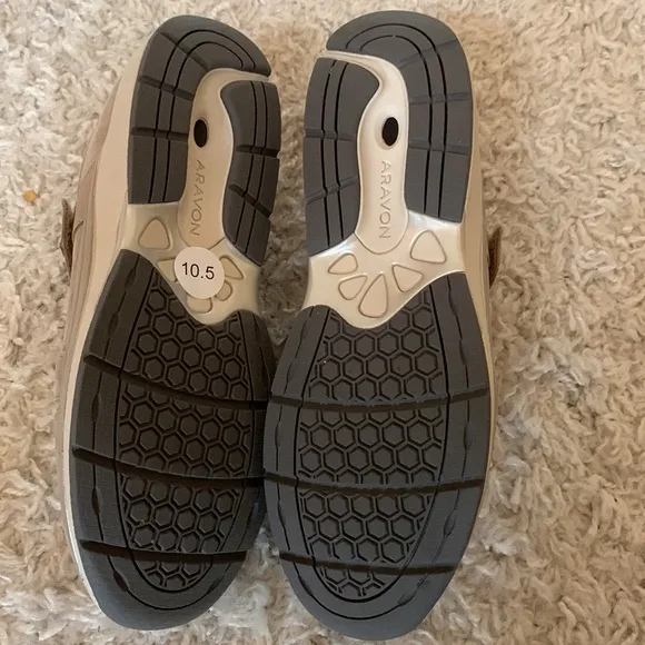Aravon Size 10.5 Comfort Shoes.