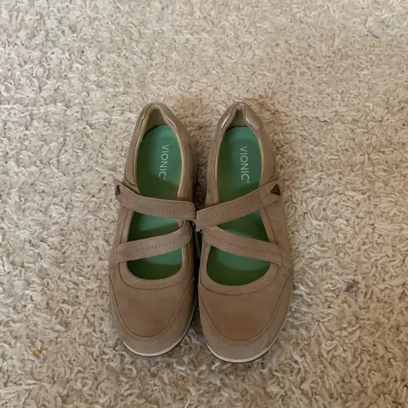 Aravon Size 10.5 Comfort Shoes.