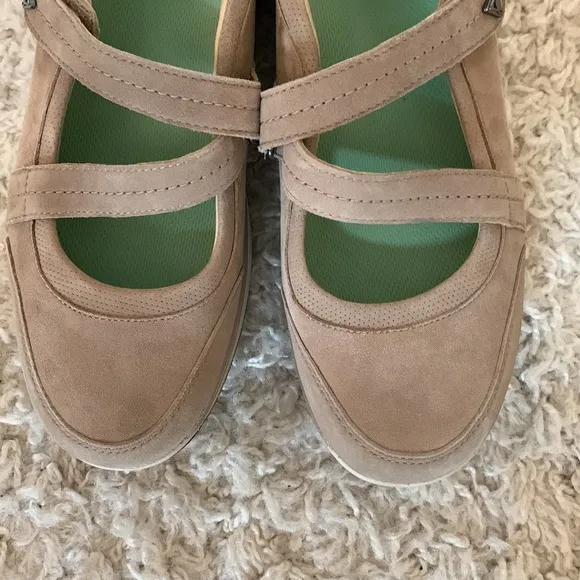 Aravon Size 10.5 Comfort Shoes.