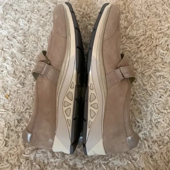Aravon Size 10.5 Comfort Shoes.