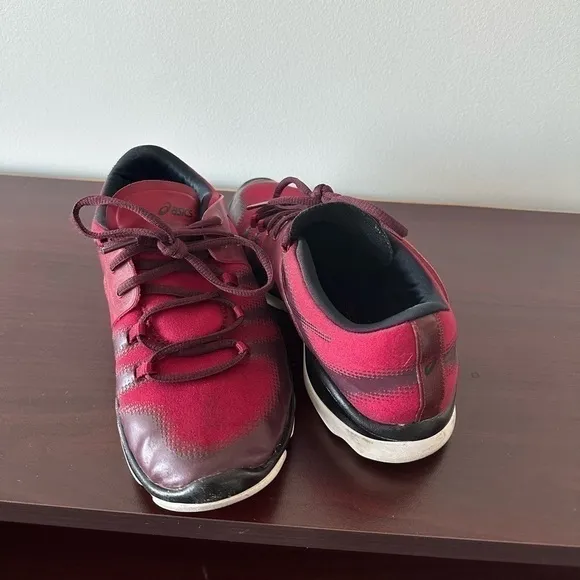 ASICS Gel Fit Vida Women Training Shoes Red sneakers 5.0Condition 8/10 no flaws