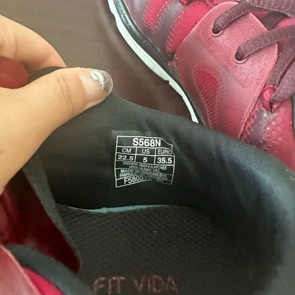 ASICS Gel Fit Vida Women Training Shoes Red sneakers 5.0Condition 8/10 no flaws