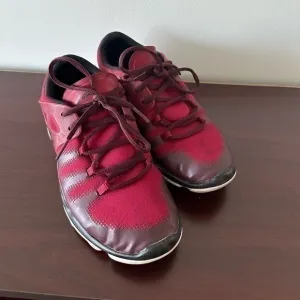 ASICS Gel Fit Vida Women Training Shoes Red sneakers 5.0Condition 8/10 no flaws