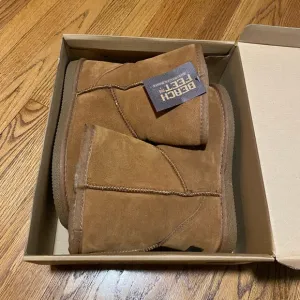 Australian Boots size 7 NWT