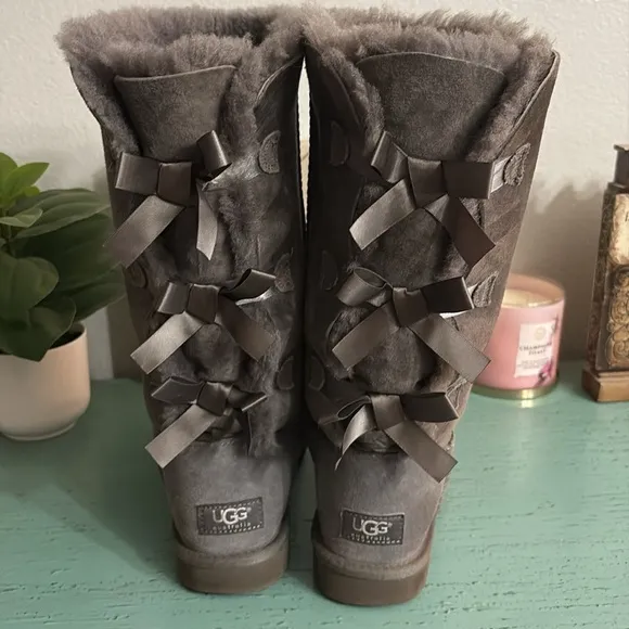 Bailey Ugg Boots SZ 7 box
