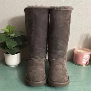 Bailey Ugg Boots SZ 7 box