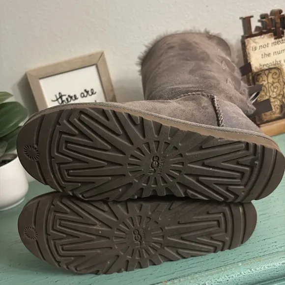 Bailey Ugg Boots SZ 7 box